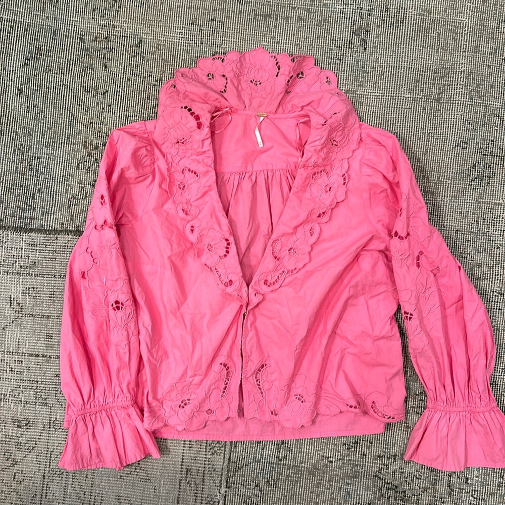 Free People Maisie cutwork blouse. Pink. Size M
